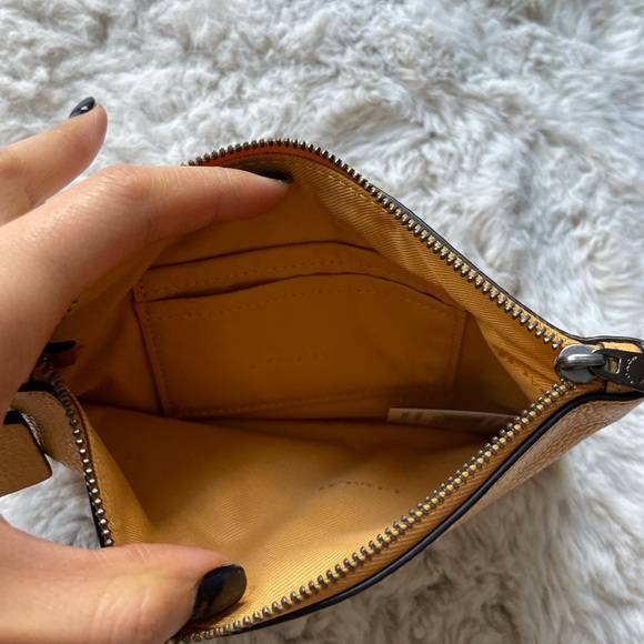 NWT Coach Small Wristlet Honeycomb - Picture 2 of 5